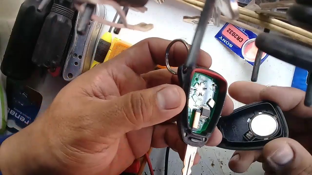 Cómo cambiar la batería del llavero de Jeep