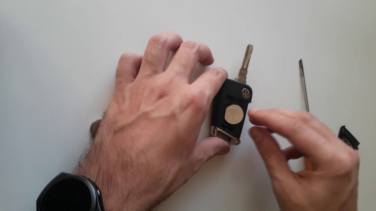 como cambiar la bateria en la llave vw tiguan