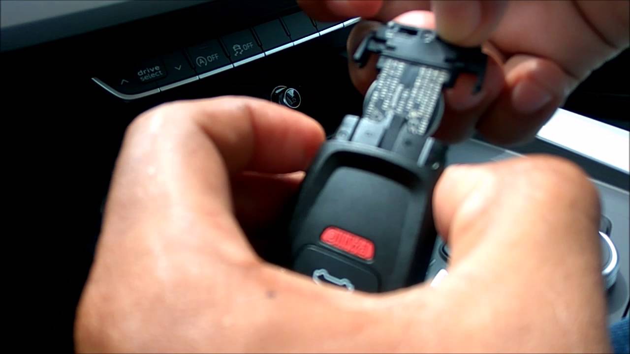 Cómo cambiar la batería en un llavero de Audi