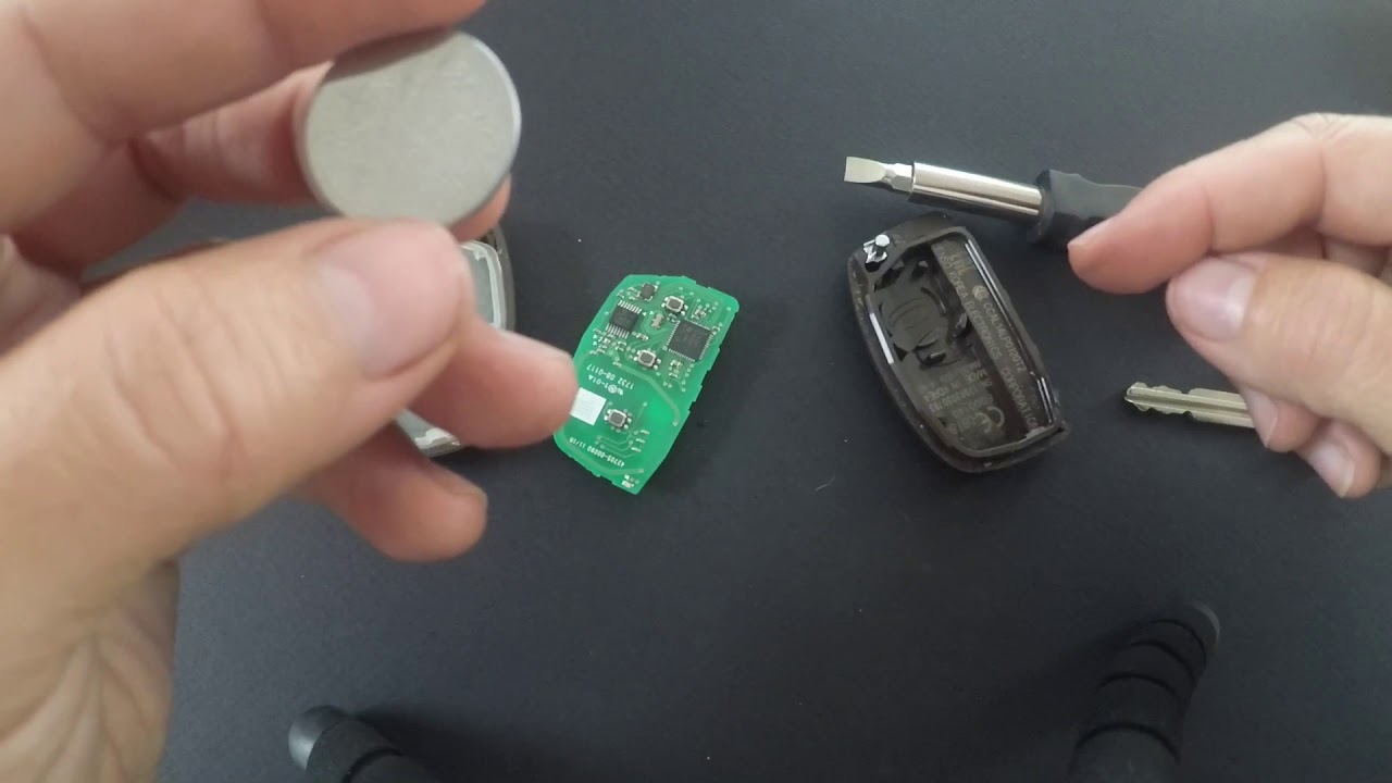 cómo cambiar la batería en un llavero hyundai