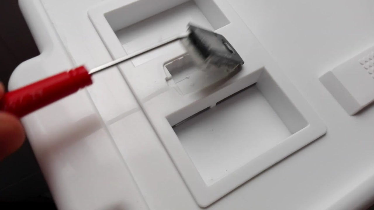 Cómo cambiar la pila de la jarra brita